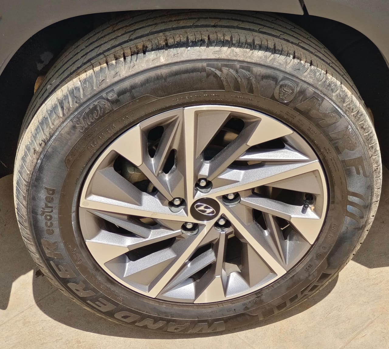 Precarmart - Buy Used -TUCSON SIGNATURE 2.0 DSL AT 4WD