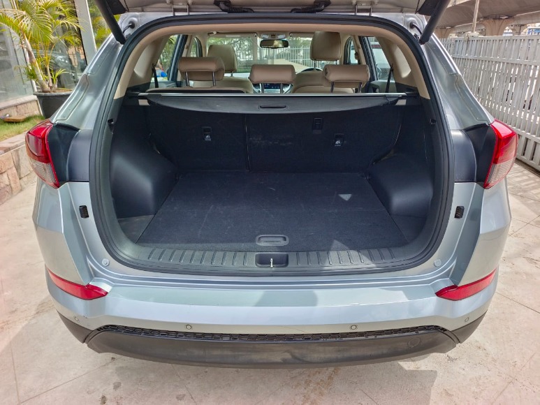 HYUNDAI TUCSON VTVT AUTO GLS 2WD-PETROL